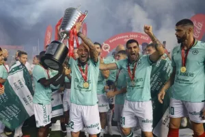 ΦΩΤΟΣ/Το σήκωσε η Ομόνοια!