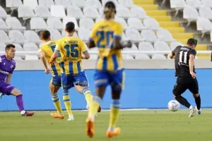 ΑΠΟΕΛ - Άρης: Φινάλε με 7 γκολ και γαλαζοκίτρινο τρίποντο (φώτος)