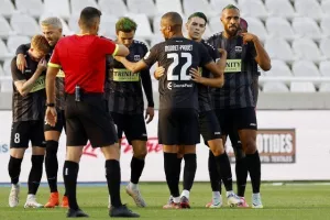 ΑΠΟΕΛ - Άρης: Φινάλε με 7 γκολ και γαλαζοκίτρινο τρίποντο (φώτος)