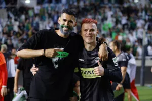 Ο ένας πίσω με 18, ο άλλος μπροστά με 13