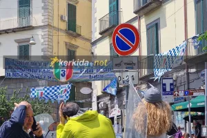 (Φώτος kerkida) Νάπολη: Χαμός στους δρόμους, συνωστισμός στην μπουτίκ!