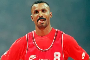 Τζόνσον για Ολυμπιακό: "Κρατήστε ψηλά τα κεφάλια"
