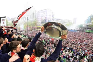 Περισσότεροι από 100.000 οπαδοί της Φέγερνοντ γιόρτασαν την κατάκτηση του πρωταθλήματος