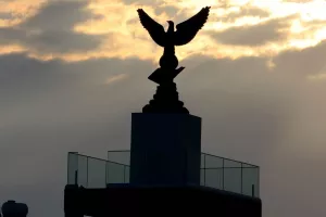 Ανόρθωση/Υπάρχει συμφωνία... (Συζητούν διάφορα)