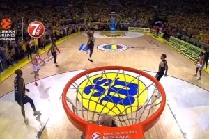 Βίντεο/"Τρελάθηκε" ο speaker στο buzzer-beater του Σλούκα! "Ωπα! Καλημέρα, καλησπέρα, καληνύχτα!" 
