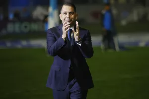 Συνεχίζει...