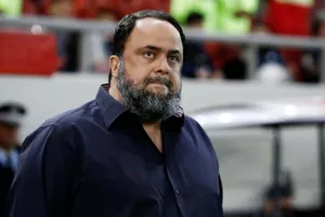 «Κάθετα αντίθετος σε γήπεδο εκτός προκήρυξης - Περίγελος σε Ελλάδα και εξωτερικό»