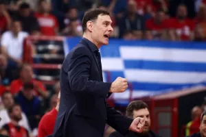 Μπαρτζώκας: «Να παίξουμε ως ομάδα και να θυσιάσουμε τους εαυτούς μας»