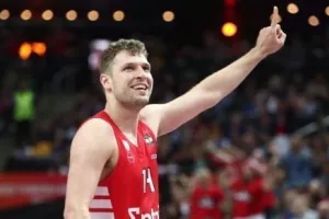 Βεζένκοβ: «Σπίτι μου ο Ολυμπιακός, με το Σακραμέντο θα μιλήσουμε μετά το τέλος της σεζόν»