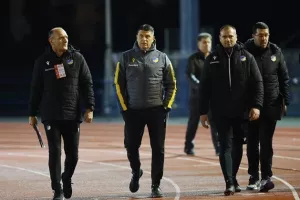 (ΦΩΤΟ) Αγκαλιασμένη η προπονητική ομάδα του ΑΠΟΕΛ - Το μήνυμα των Σέρβων