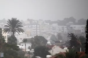 "Πνίγεται" στην σκόνη η Κύπρος - Έρχονται βροχές! 