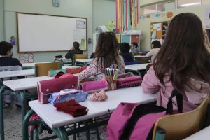 Δασκάλα έβαλε ταινία με ερωτικές περιπτύξεις αγοριών σε μαθητές 10 ετών!