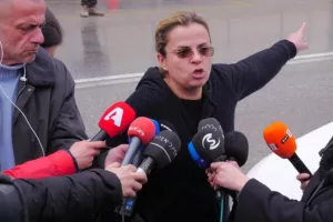 Οργισμένοι οι συγγενείς των θυμάτων: "Μιλούν για ανθρώπινα λάθη, αλλά στα Τέμπη έγινε έγκλημα"