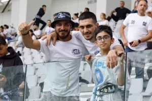 (Φωτορεπορτάζ) Ο κόσμος στο Απόλλων - ΑΠΟΕΛ