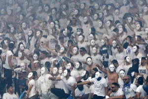 (Φωτορεπορτάζ) Ο κόσμος στο Απόλλων - ΑΠΟΕΛ