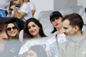 (Φωτορεπορτάζ) Ο κόσμος στο Απόλλων - ΑΠΟΕΛ