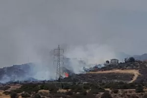 Εκκενώνεται το Μοναγρούλλι μετά από πυρκαγιά!