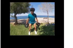 Non stop δίπλα στο γαλάζιο ο Μπρούνο (βίντεο)