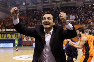 Στους Μπακς πρώην προπονητής του ΑΠΟΕΛ