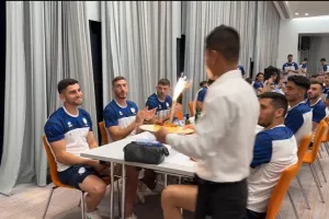 Έσβησε κεράκια ο Κούσουλος (βίντεο)