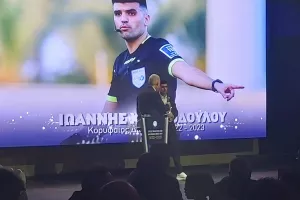 Ο κορυφαίος ρεφ της σεζόν και οι δύο κορυφαίοι βοηθοί 