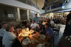 Δείπνησαν όλοι μαζί (φώτος)