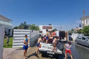 Το... απόλαυσαν με νεροπόλεμο! (φώτος)