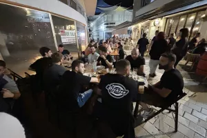 Δείπνησαν όλοι μαζί (φώτος)