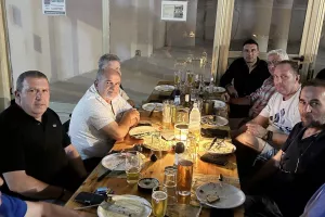 Δείπνησαν όλοι μαζί (φώτος)