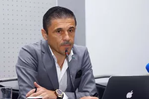 Φωνές/Μάζιτς