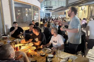 Δείπνησαν όλοι μαζί (φώτος)