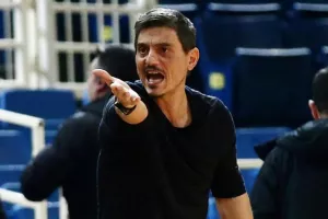 Γιαννακόπουλος: «Αυτοί οι διαιτητές έχουν φωτογραφίες στο ΣΕΦ κι εκτός έδρας-Η ΚΕΔ δεν ξέρει τίποτα»
