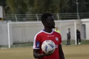 Ανανέωσε ο Mensah