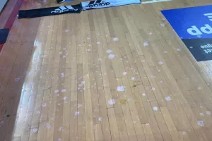 Επίθεση με γιαούρτια στην αποστολή του Ολυμπιακού!