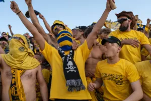Το show της Θύρα 3 και στιγμές από την πορεία στον τελικό (φώτος)