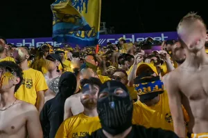 Το show της Θύρα 3 και στιγμές από την πορεία στον τελικό (φώτος)