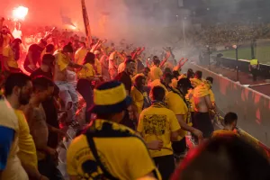 Το show της Θύρα 3 και στιγμές από την πορεία στον τελικό (φώτος)