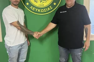Ανακοίνωσε 10 ανανεώσεις