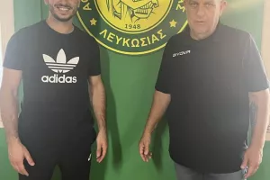 Ανακοίνωσε 10 ανανεώσεις