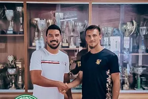 Ανανέωσε με Φρειδερίκο