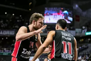 Σλούκας και Βεζένκοφ κρίνουν τις επόμενες κινήσεις του Ολυμπιακού
