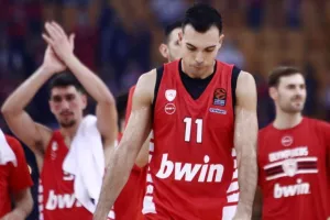 Οριστικά χωρίς Σλούκα ο Ολυμπιακός κόντρα στον Παναθηναϊκό