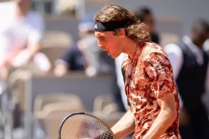Τυφώνας Τσιτσιπάς πέρασε στους «8» του Roland Garros και τώρα… τα δύσκολα!