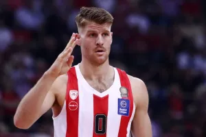 Ασταμάτητος ο Ουόκαπ: Έπαιξε και στα 77 φετινά παιχνίδια του Ολυμπιακού!