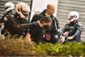 26 προσαγωγές για τα επεισόδια στο κέντρο της Αθήνας