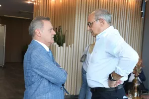 ΔΥΟ... πρόεδροι (ΑΠΟΕΛ)