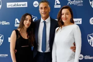 Οι... τρεις κυρίες/ Σάντης