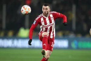 Η Urawa Red Diamonds ενδιαφέρεται για τον Μπουτούτσι