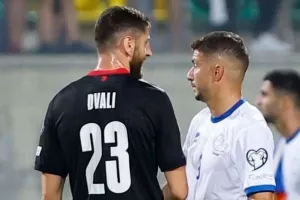 Tρεις... για Ντβάλι