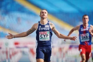 Η σημαία της Κύπρου κυματίζει περήφανα…